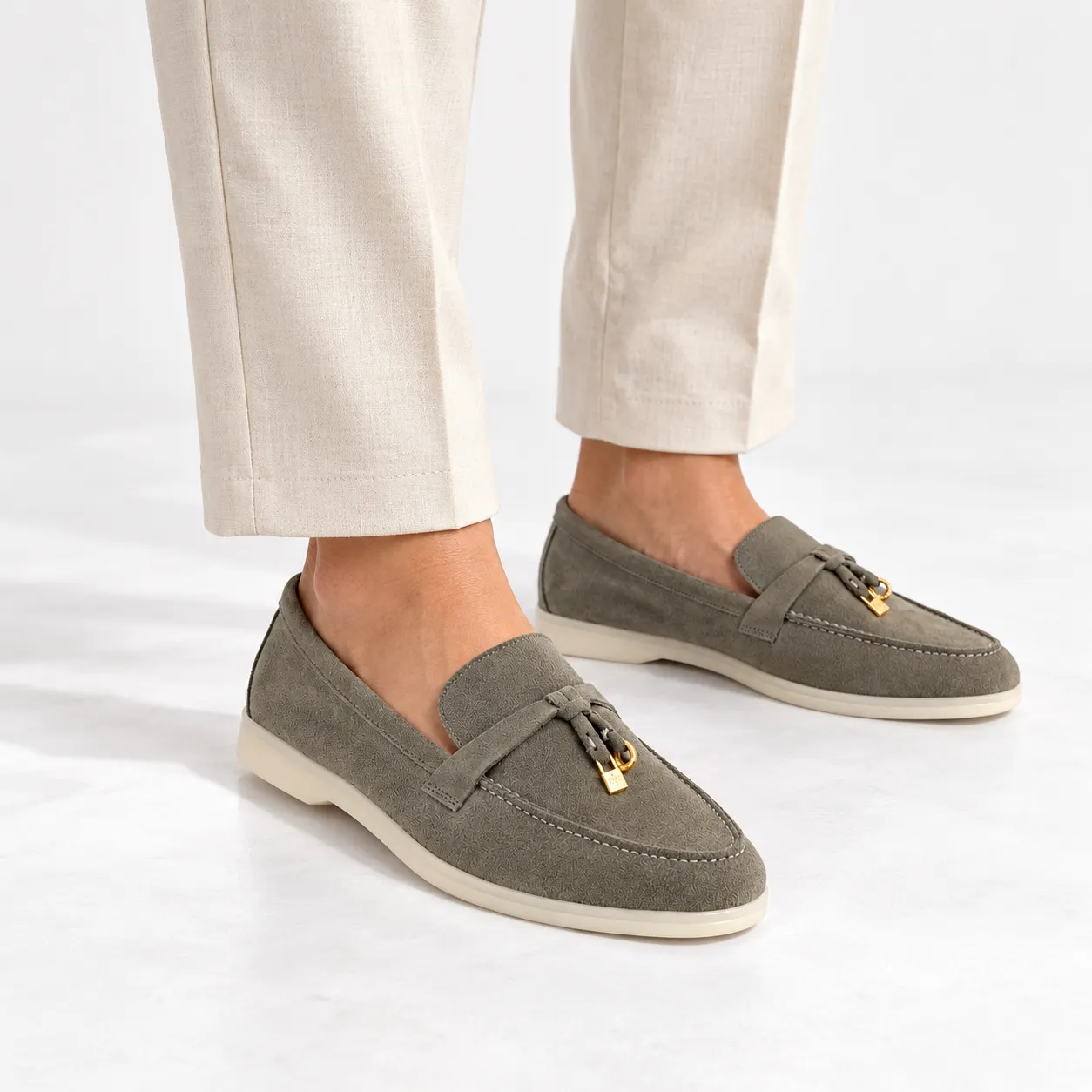 Mocassin pour femme ER-1 gris taupe cuir velours  miniature